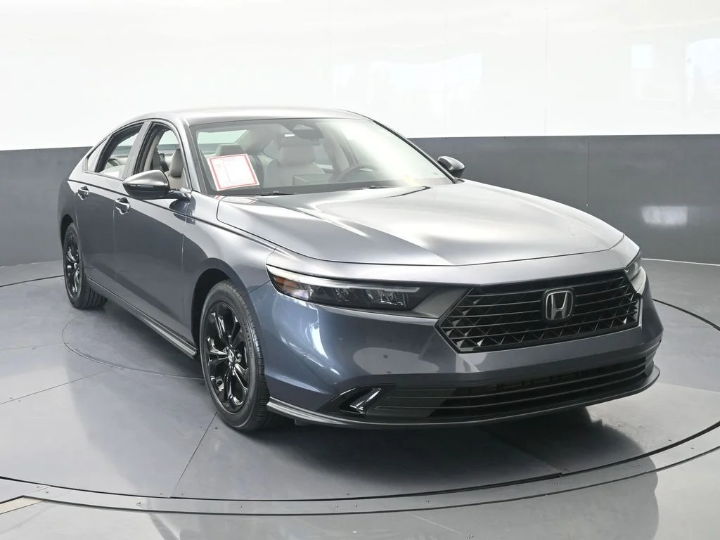 Used 2025 Gray Honda SE image 8