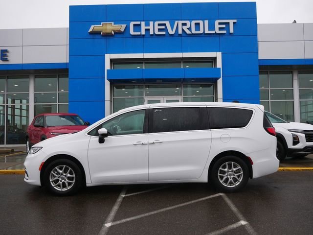Used 2023 Chrysler Pacifica Touring L with VIN 2C4RC1BG3PR590578 for sale in Roseville, Minnesota