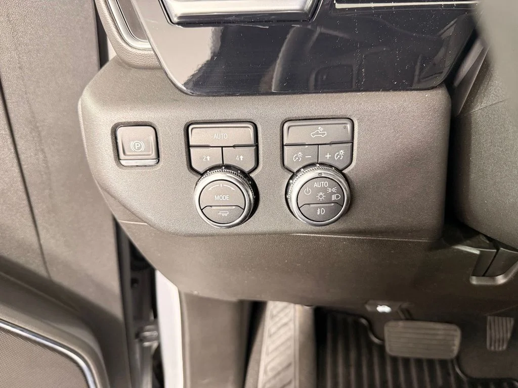 Used 2024 Gray GMC Elevation image 22