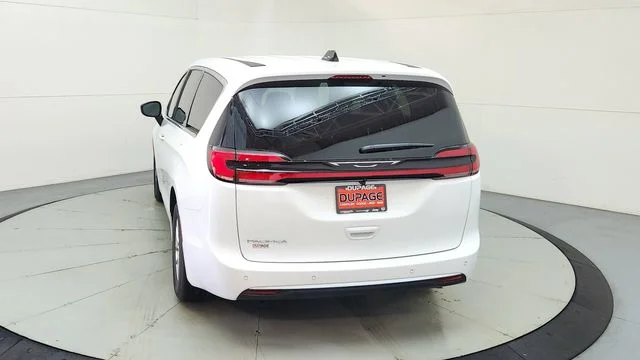 New 2027 Bright White Clear-Coat Exterior Paint Chrysler Select image 8