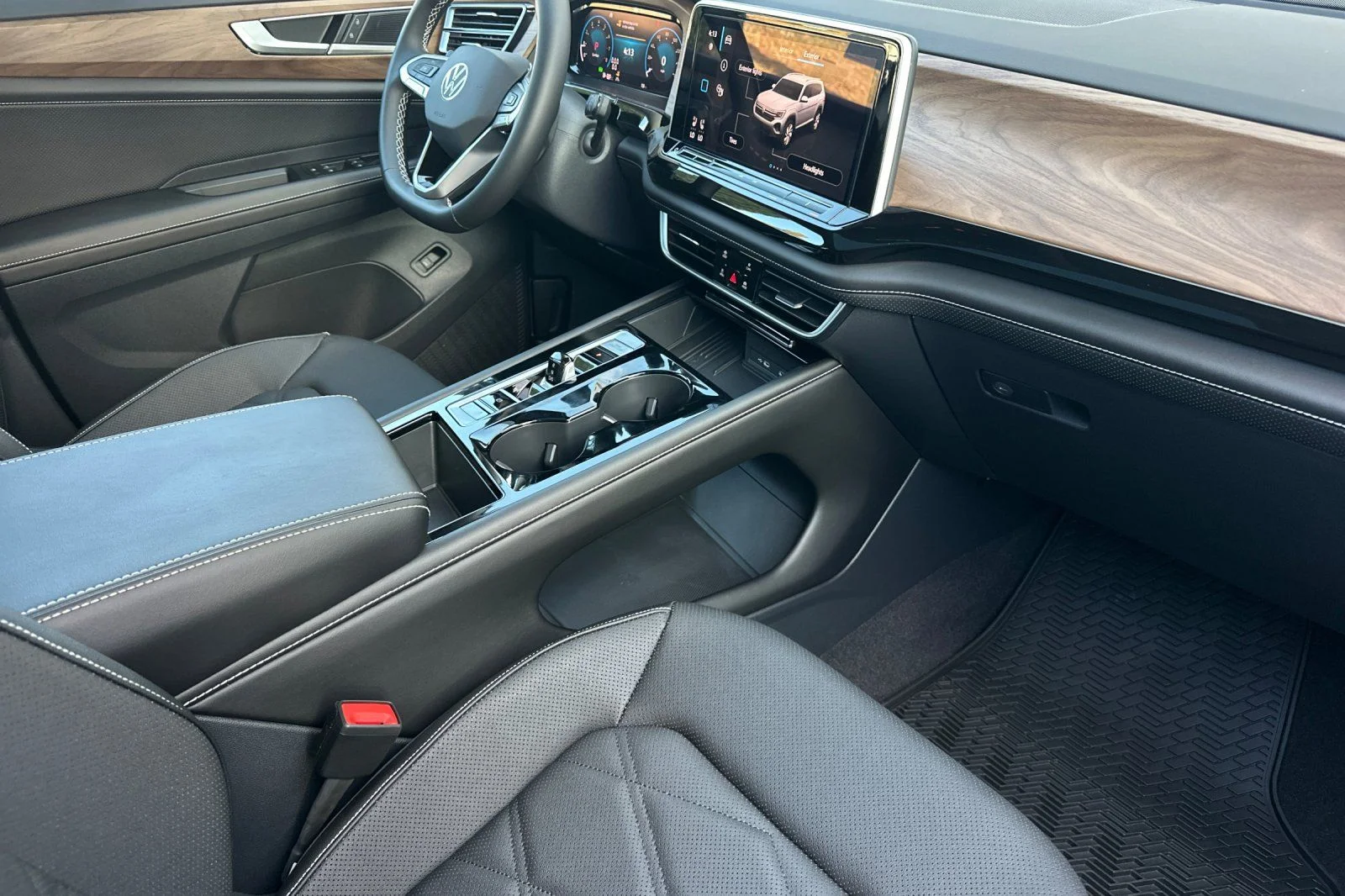New 2026 Silver Volkswagen 2.0T SE w/Technology image 15