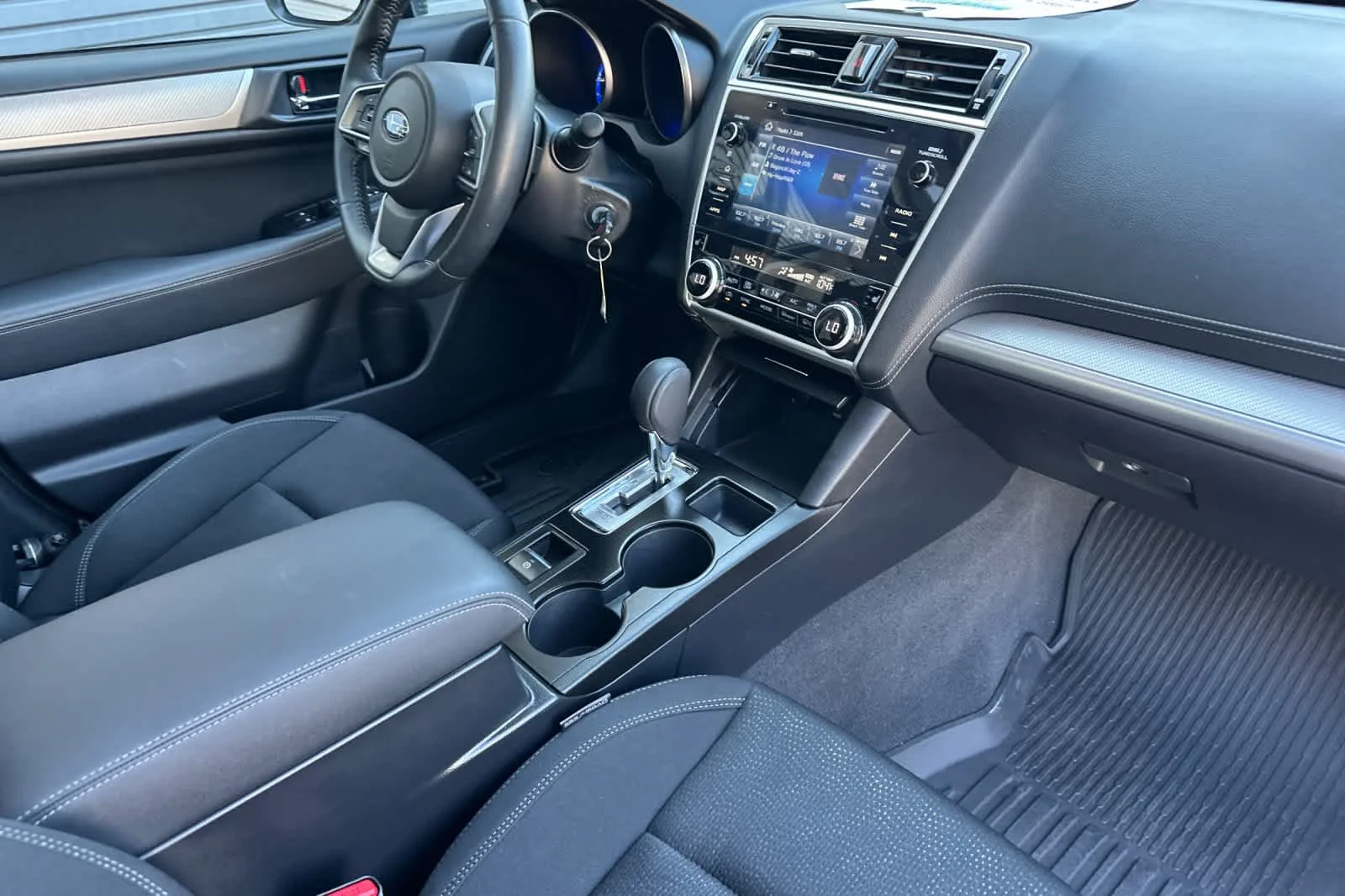 Used 2018 Twilight Blue Metallic Subaru Premium image 15