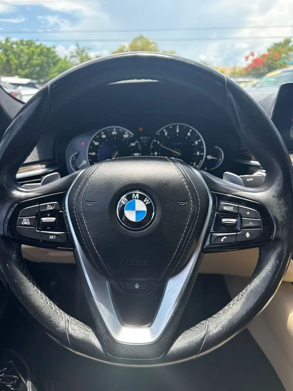 Used 2019 Black BMW xDrive image 9