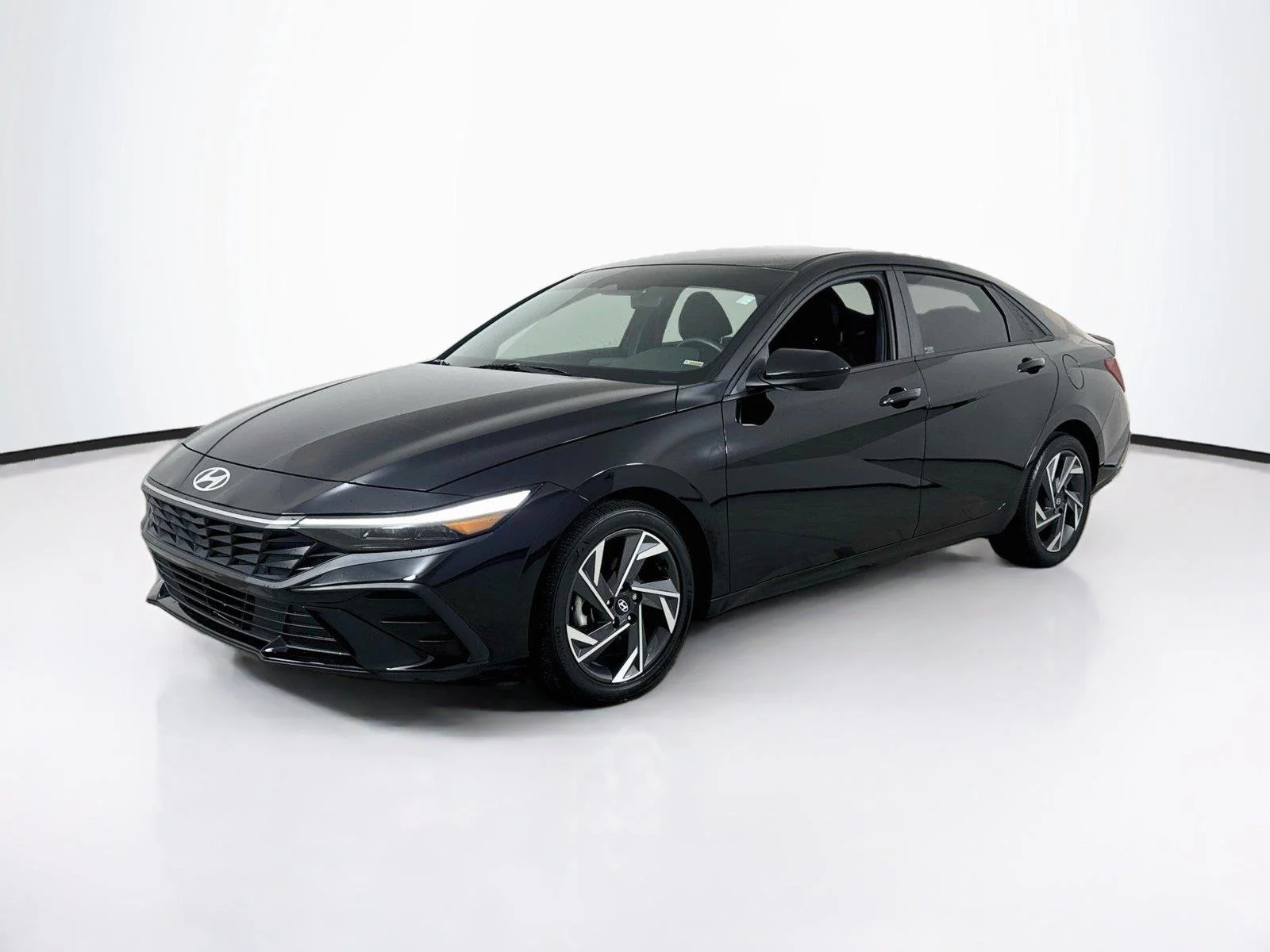 Used 2025 Abyss Black Hyundai SEL Sport image 1