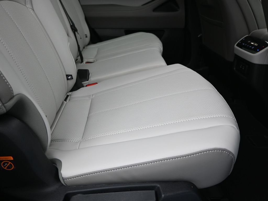 Certified Used 2026 White INFINITI PURE image 23