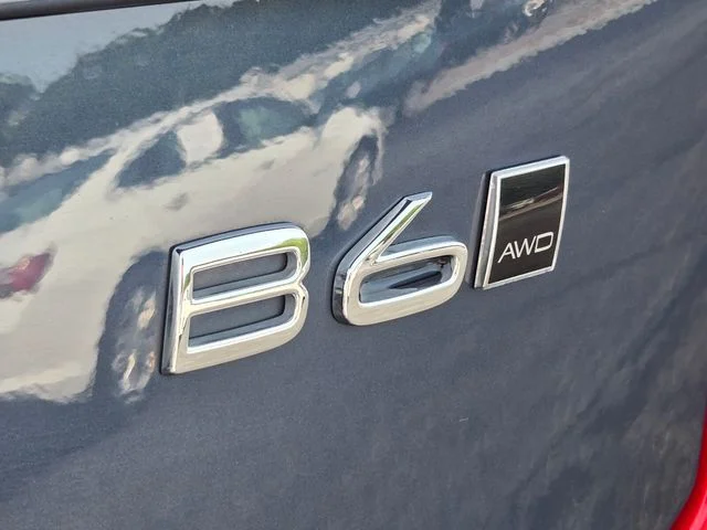 Used 2023 Blue Volvo B6 Plus 7-Seater image 21