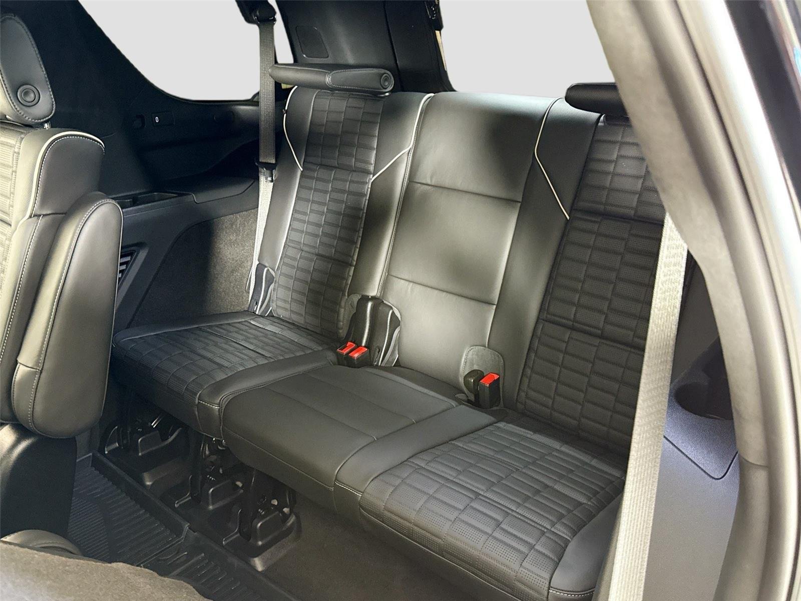 Used 2026 Black Raven Cadillac AWD V-Series | ONYX Pkg | Heated/Vented Seats image 28