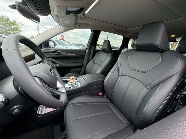 New 2027 MINERAL BLACK INFINITI Luxe FWD image 9