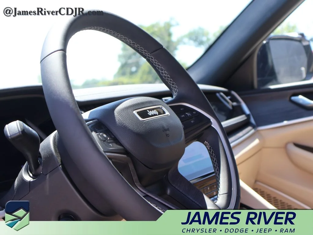 Used 2022 White Jeep 4xe image 25