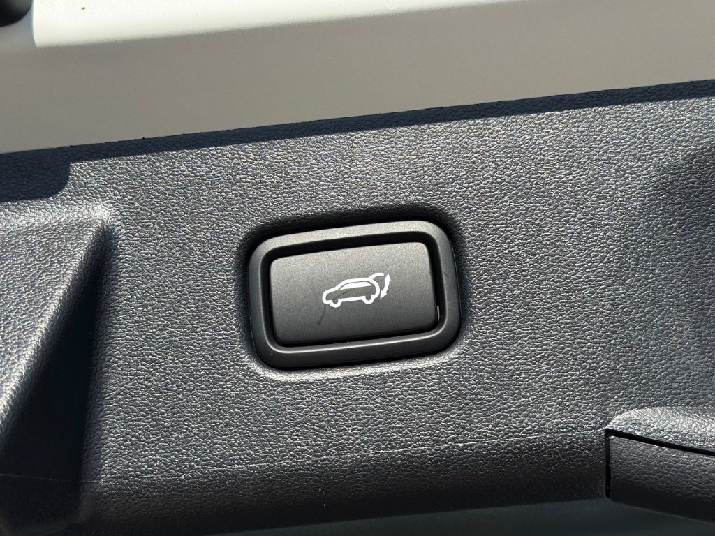 New 2026 White Pearl Hyundai SEL Premium image 6