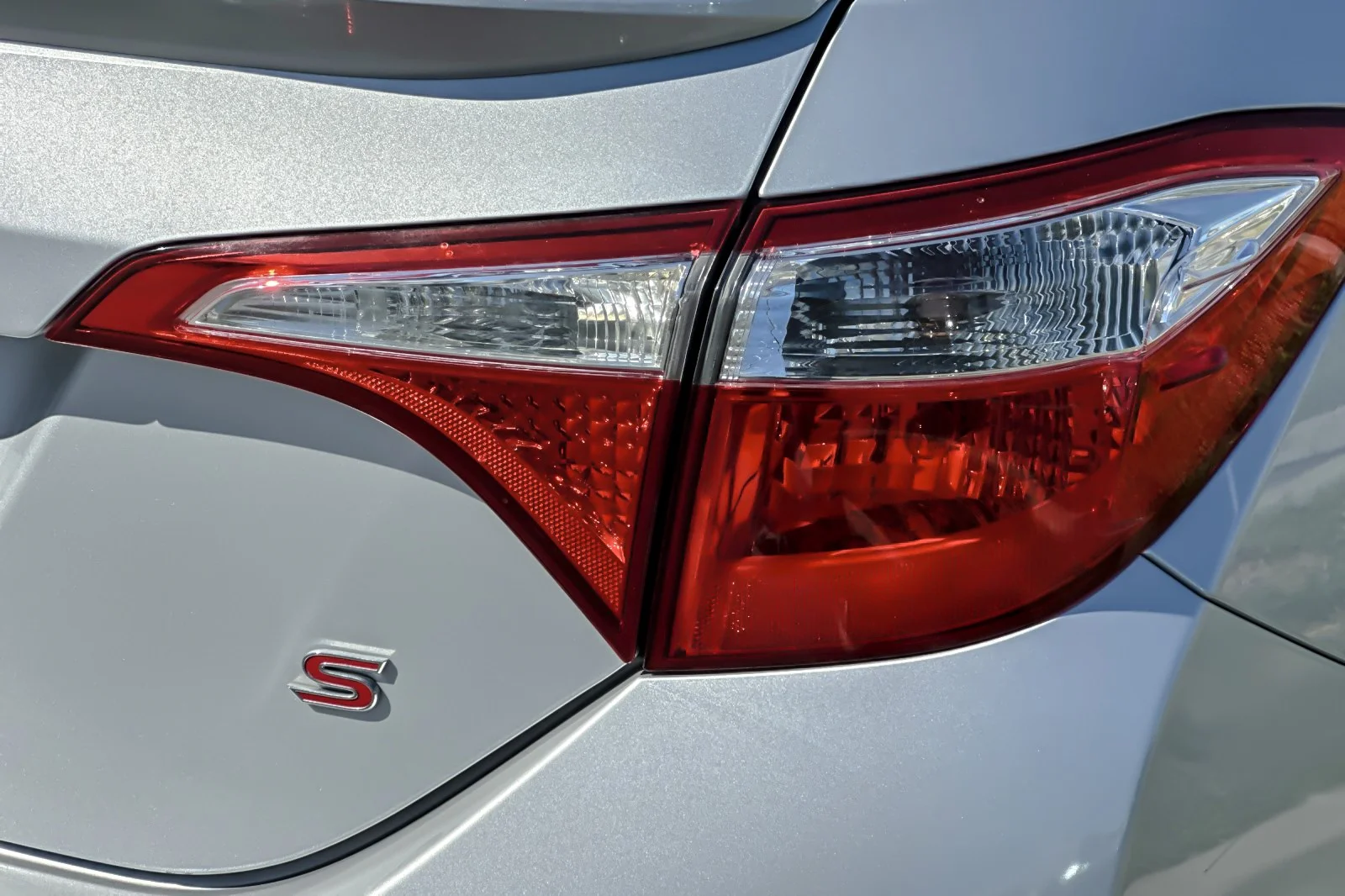 Used 2014 CLASSIC SILVER Toyota S Plus image 24