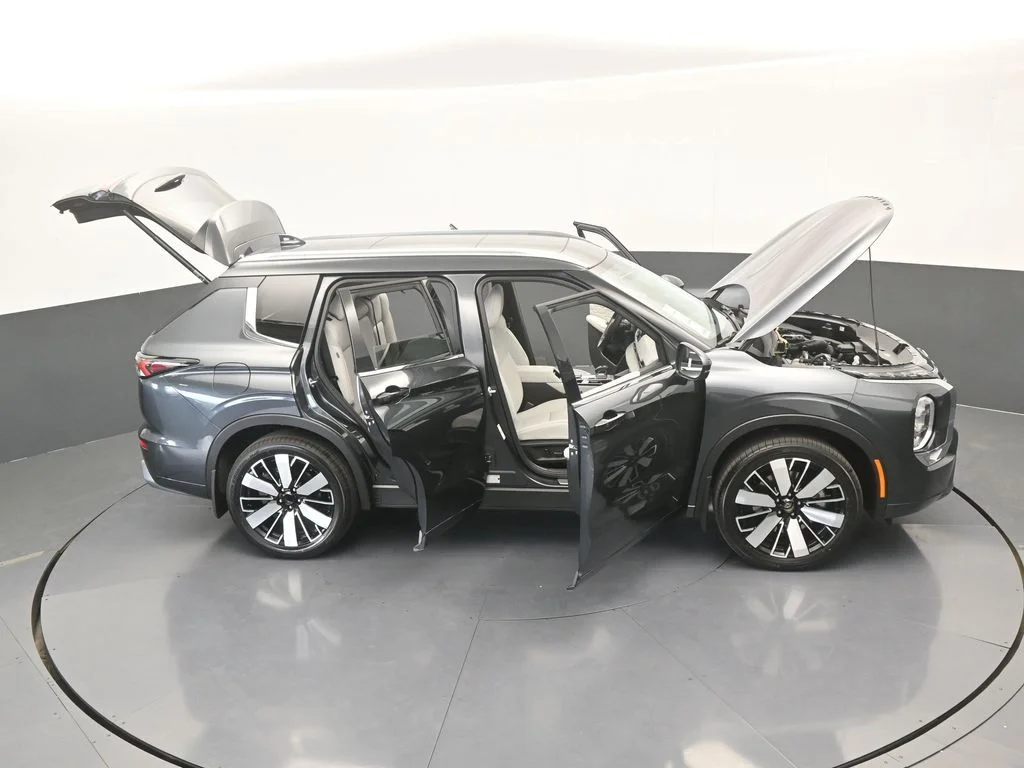 New 2026 Gray Mitsubishi SEL image 69