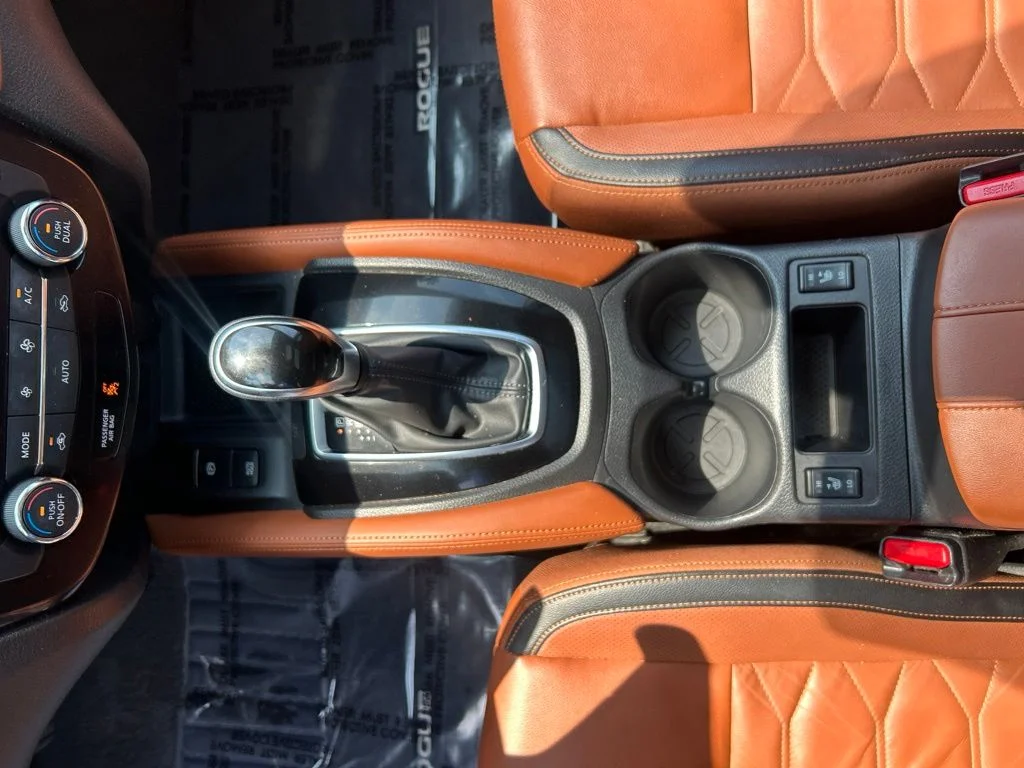 Used 2019 White Nissan SL image 18