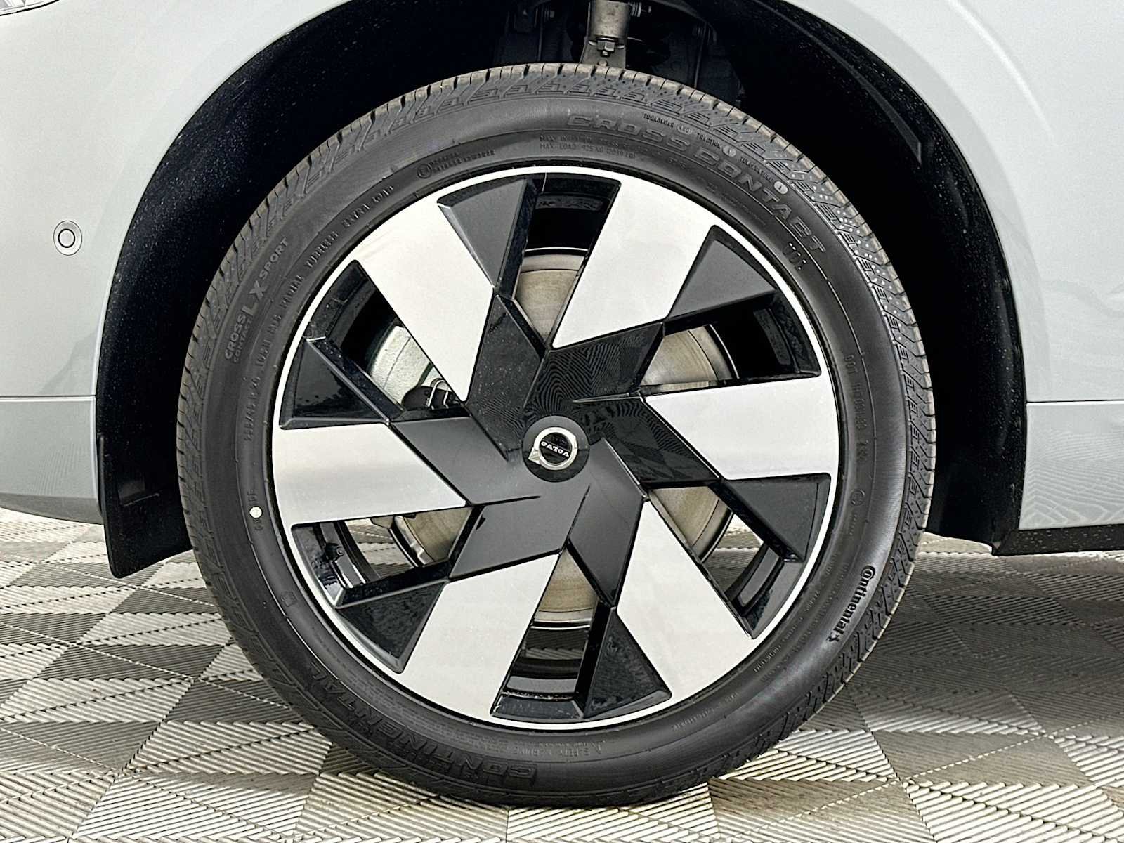 2025 Volvo XC60 Plus - Photo 28