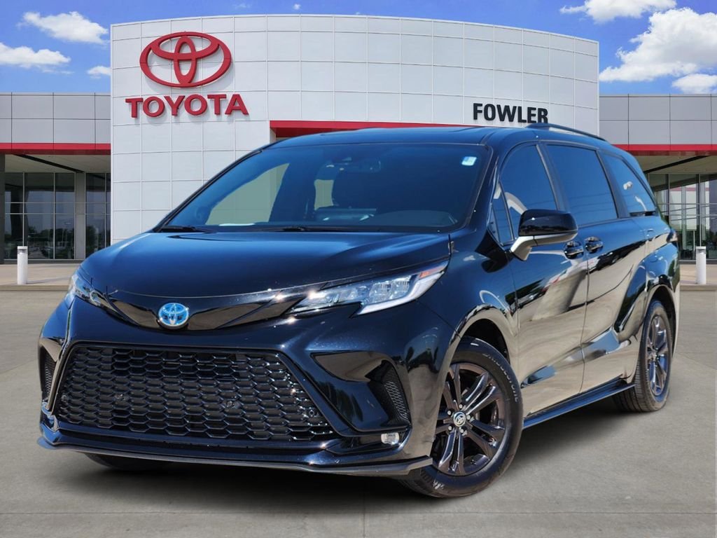 2025 Toyota Sienna XSE 7-Passenger Hybrid AWD's photo