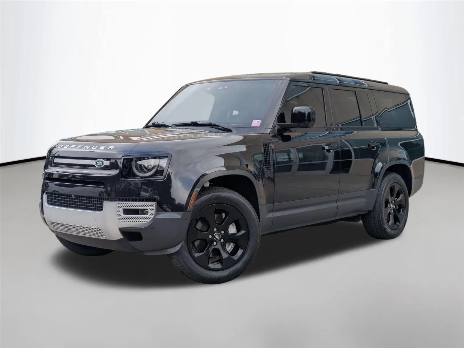 Used 2025 Santorini Black Metallic Land Rover S image 1