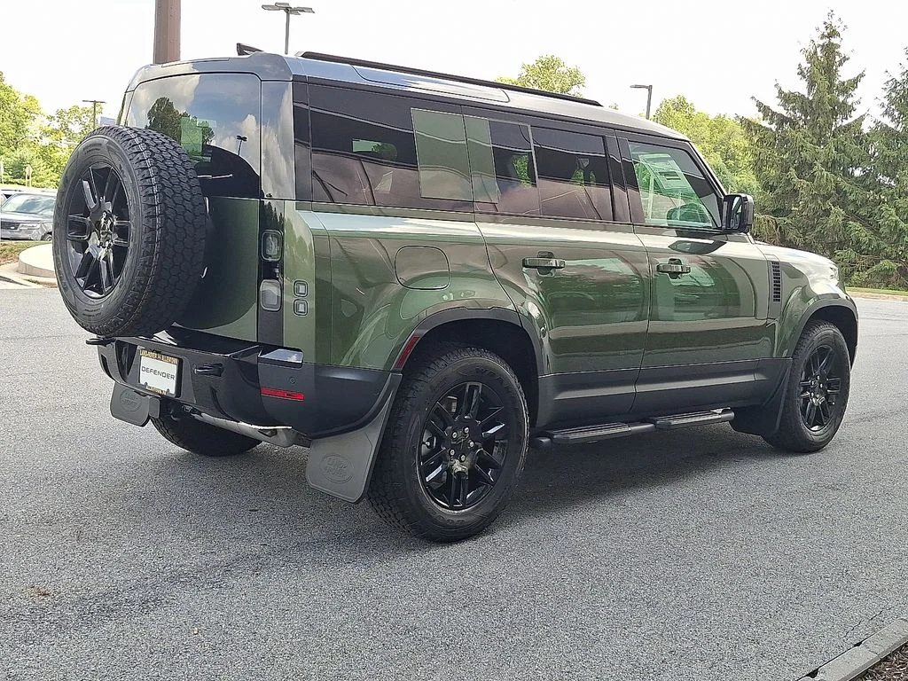 New 2026 Woolstone Green Land Rover S image 3