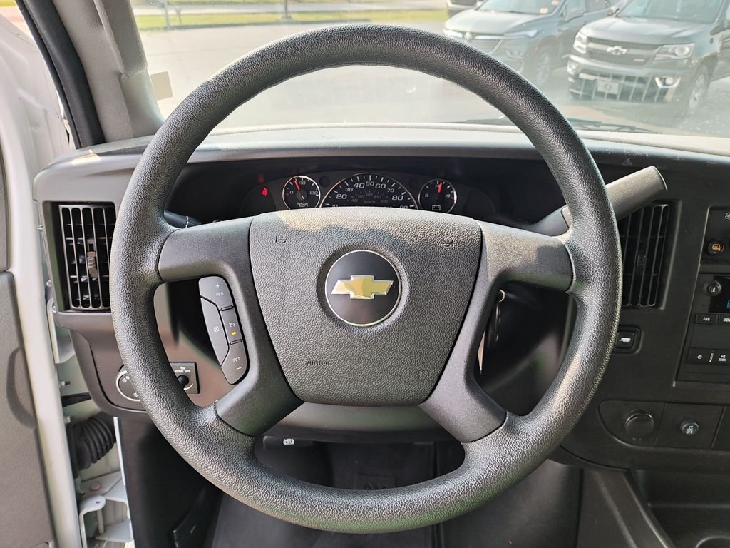 Used 2025 White Chevrolet LT image 17