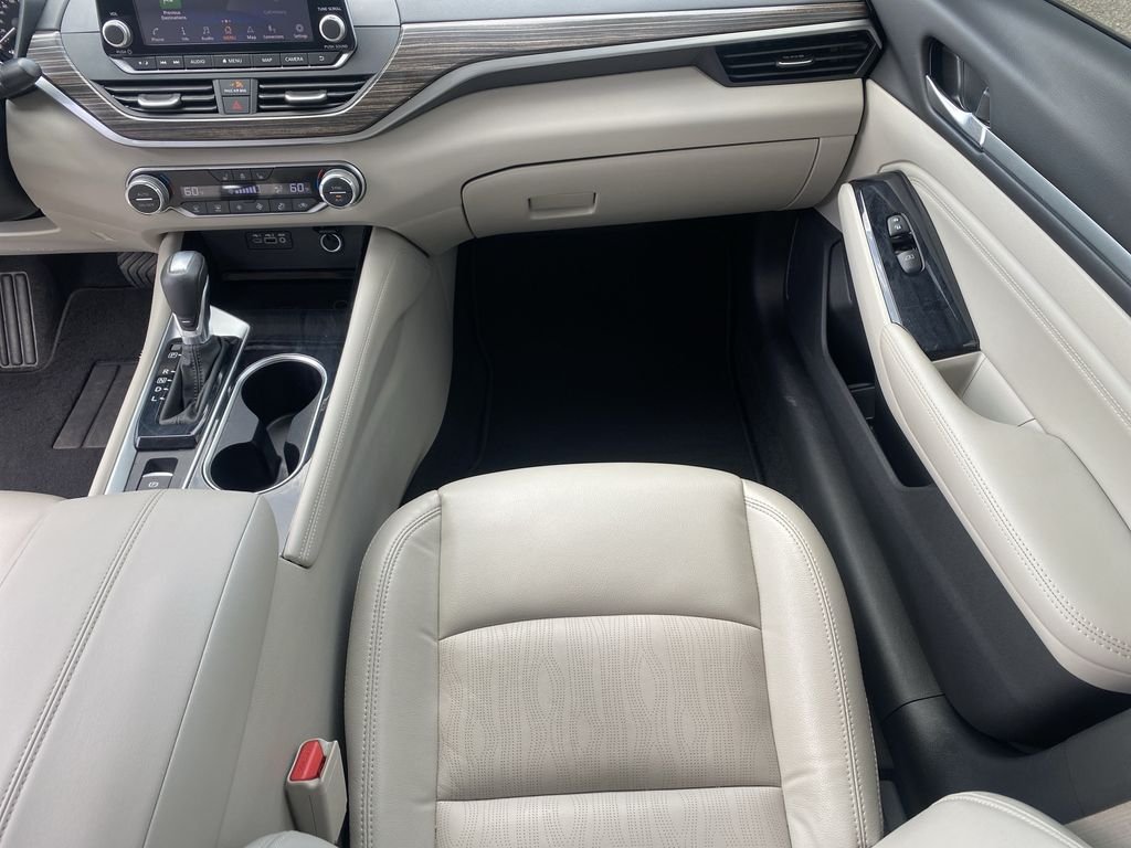 Used 2022 Pearl White Tricoat Nissan 2.5 SL image 16