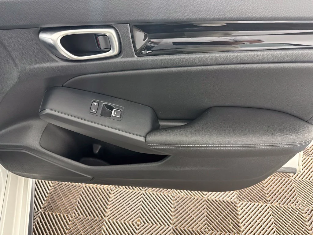 Used 2024 Silver Honda EX-L image 21