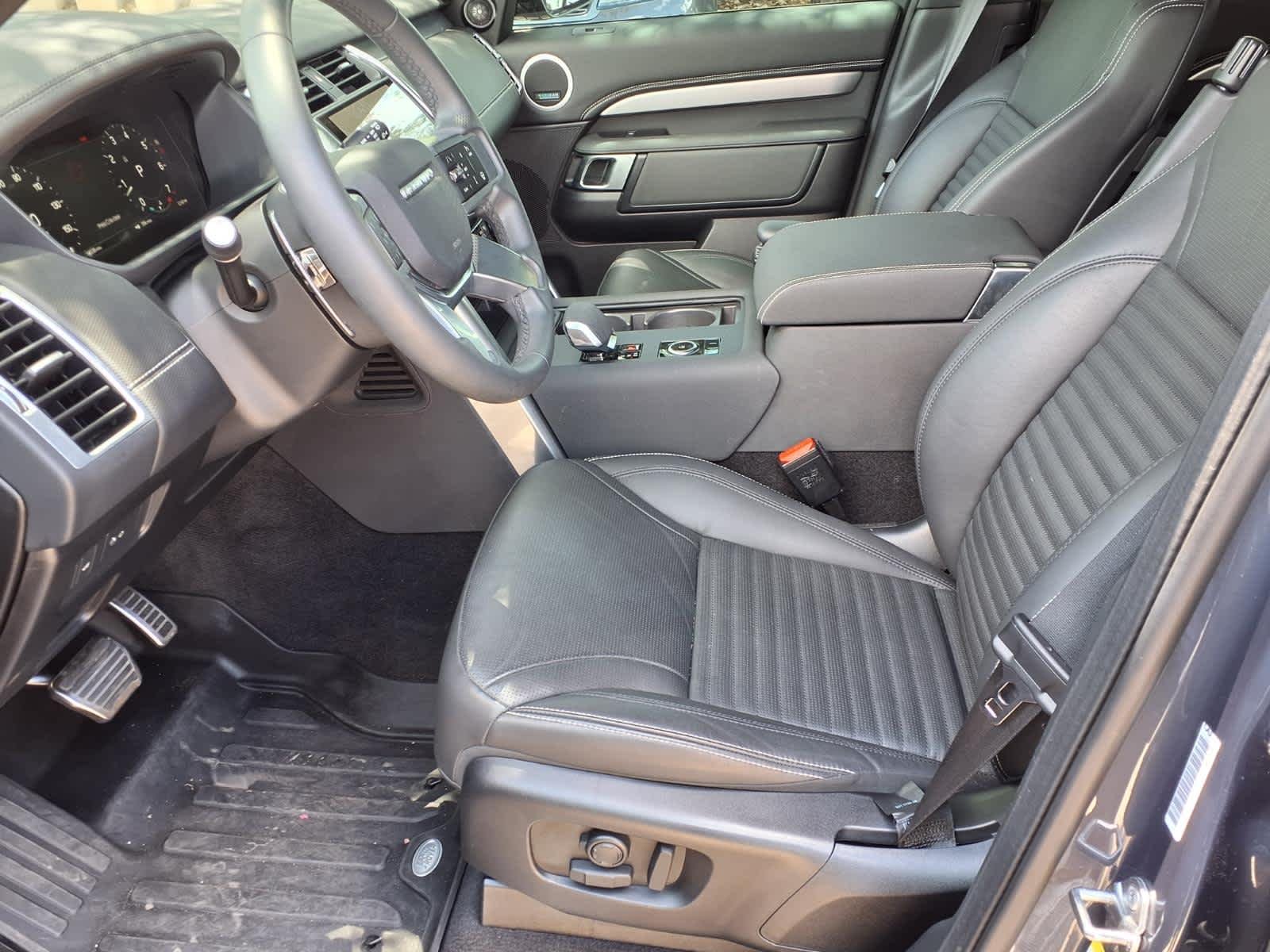Certified Used 2025 Varesine Blue Metallic Land Rover Dynamic SE image 9