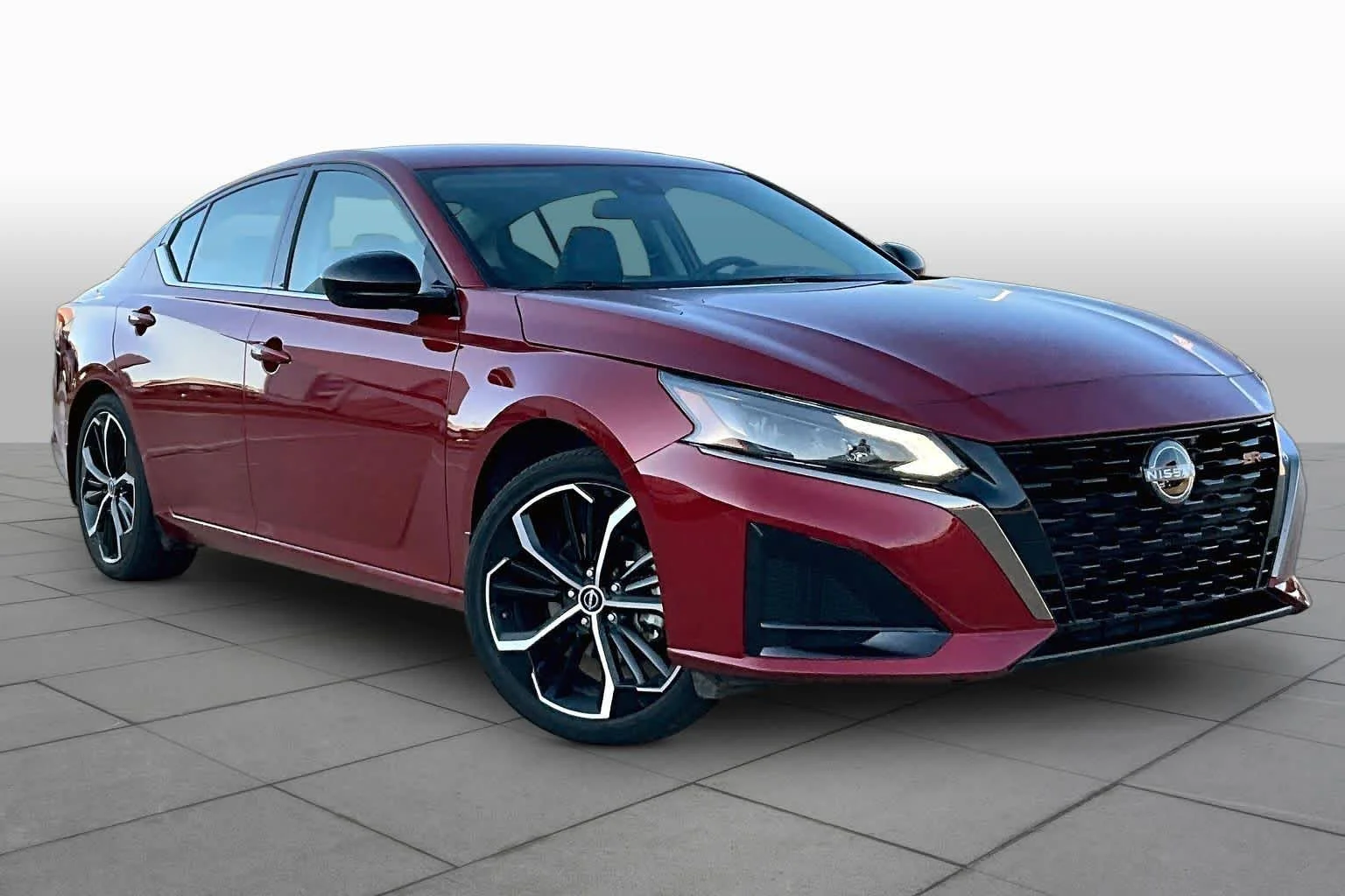 Certified Used 2025 Scarlet Ember Nissan SR image 5
