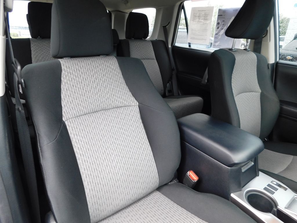 Used 2020 Classic Silver Metallic Toyota SR5 image 16