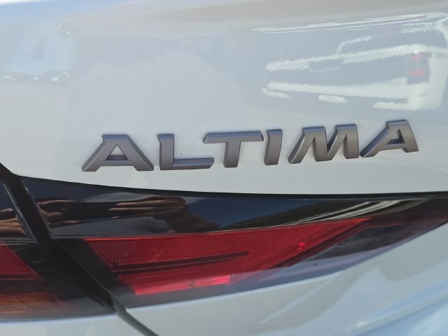 New 2026 White Nissan 2.5 SV image 5