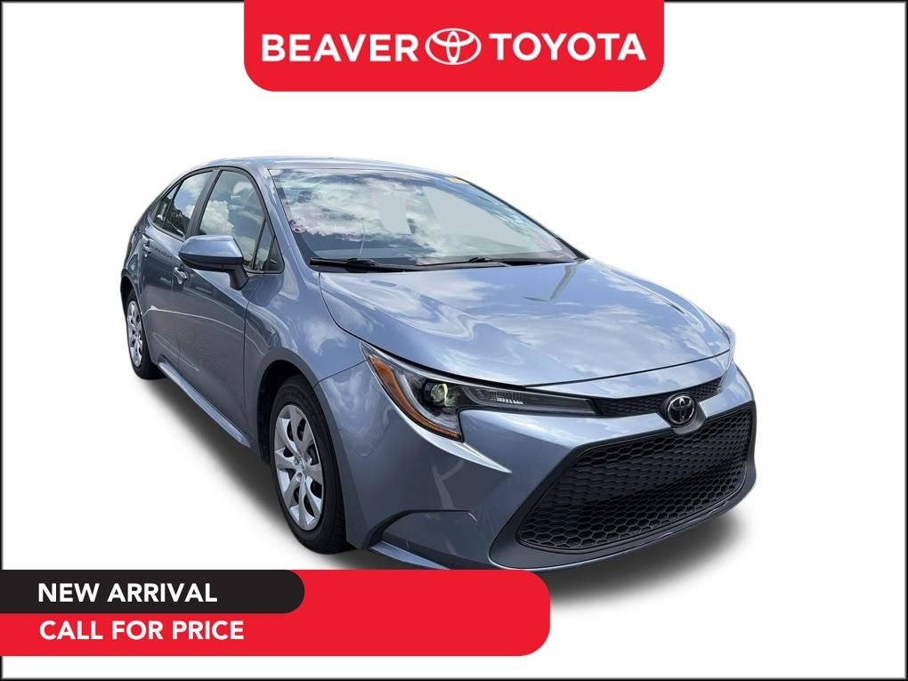 Used 2022  Toyota LE image 1