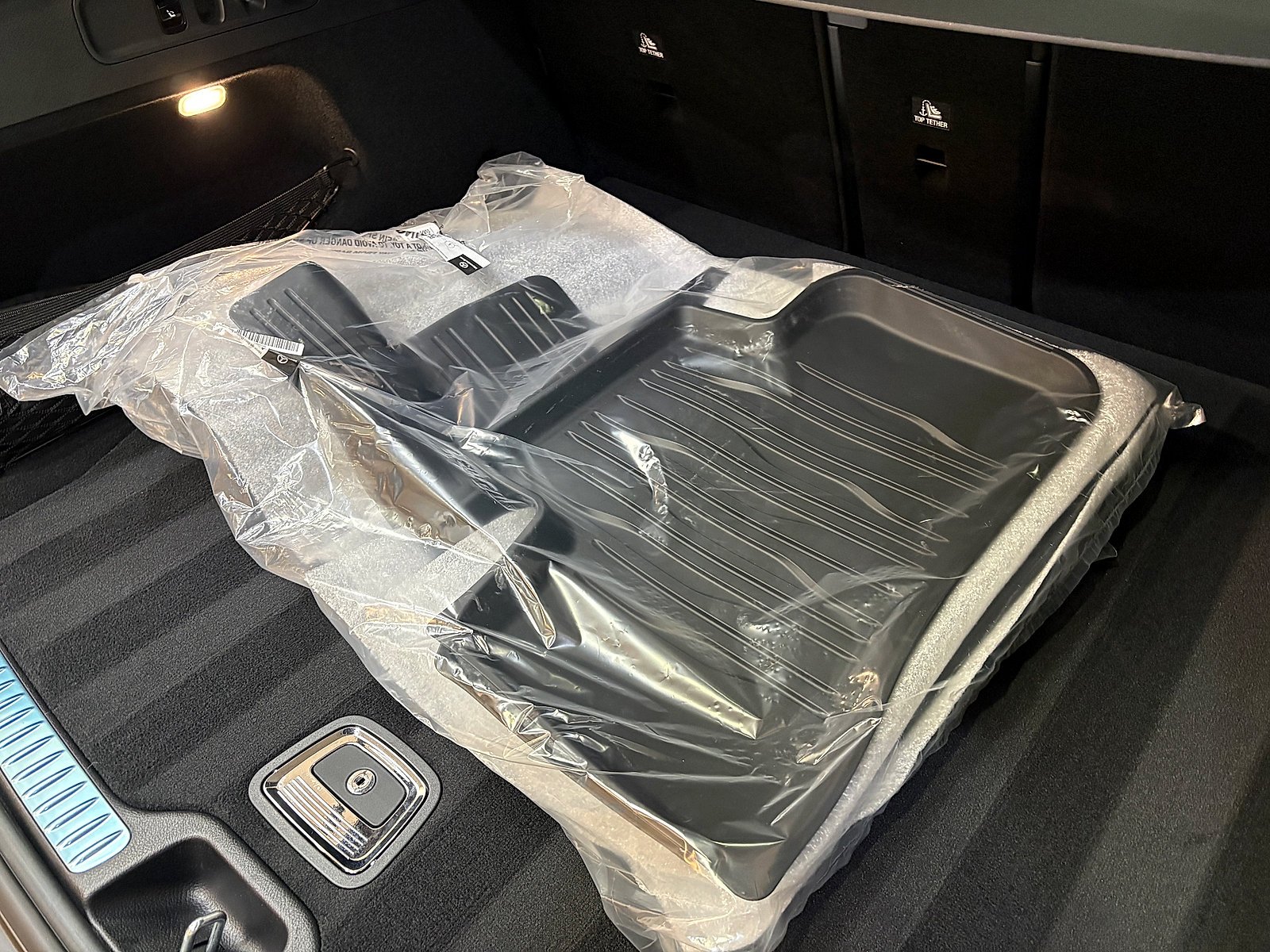 New 2027 MANUFAKTUR exclusive graphite grey magno Mercedes-Benz GLC 300 image 61
