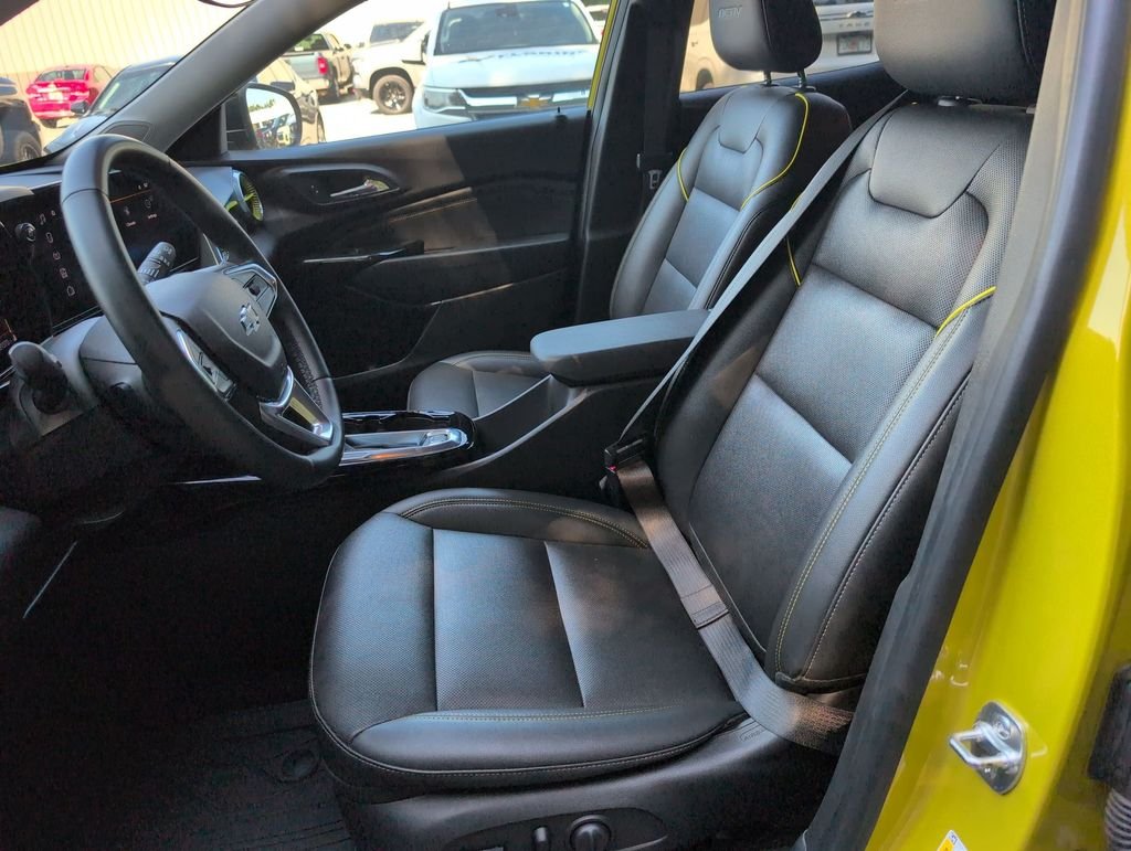 Used 2025 Yellow Chevrolet ACTIV image 16