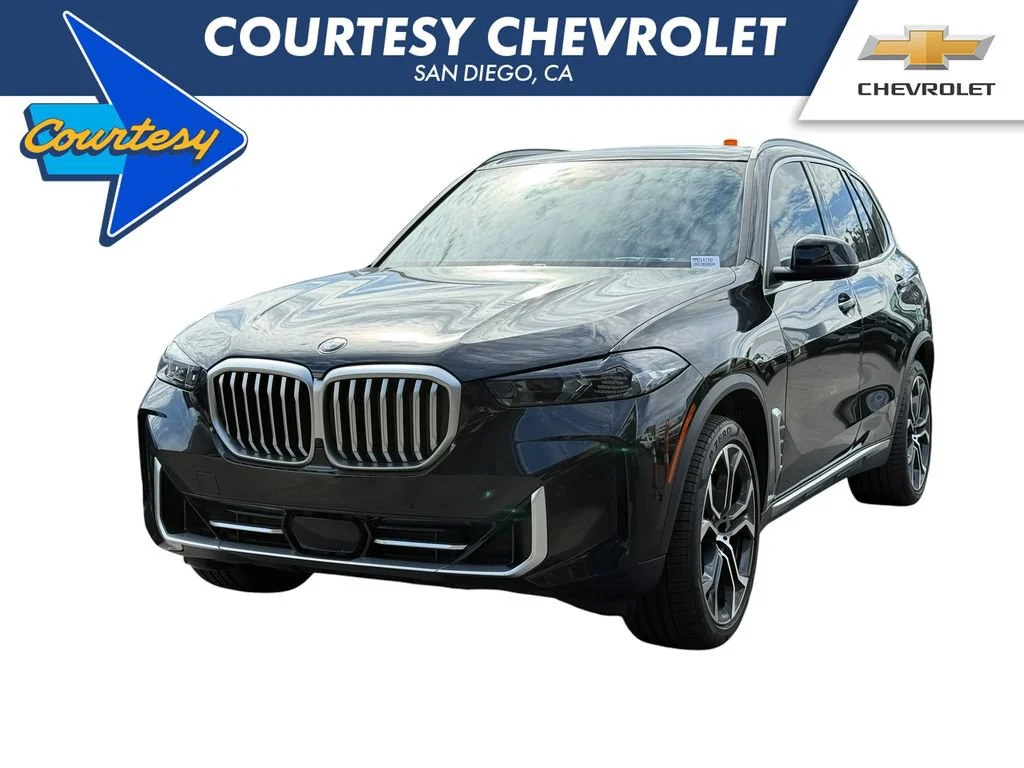 Used 2024  BMW sDrive40i image 1