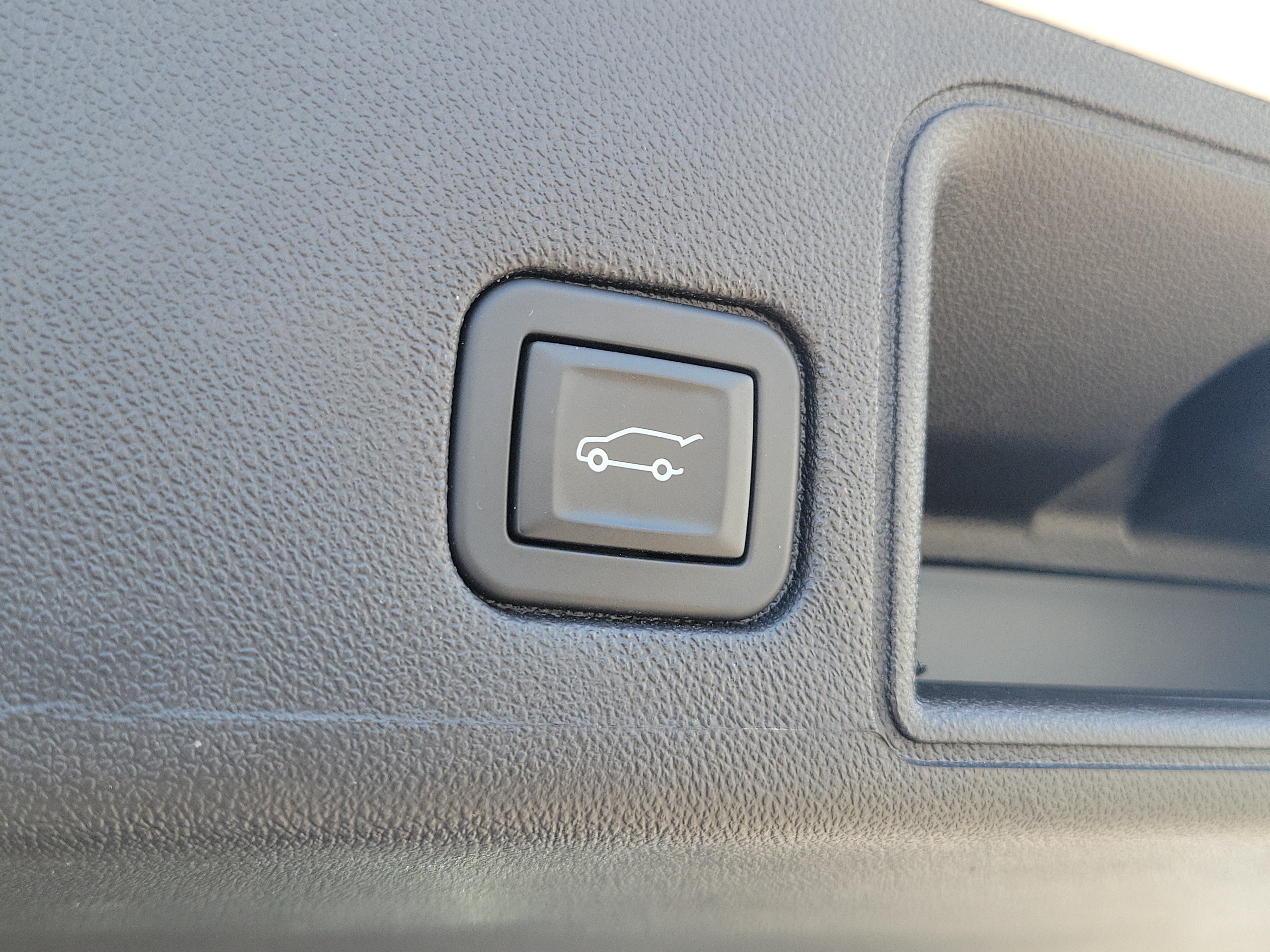 Certified Used 2024 Summit White GMC SLT image 10
