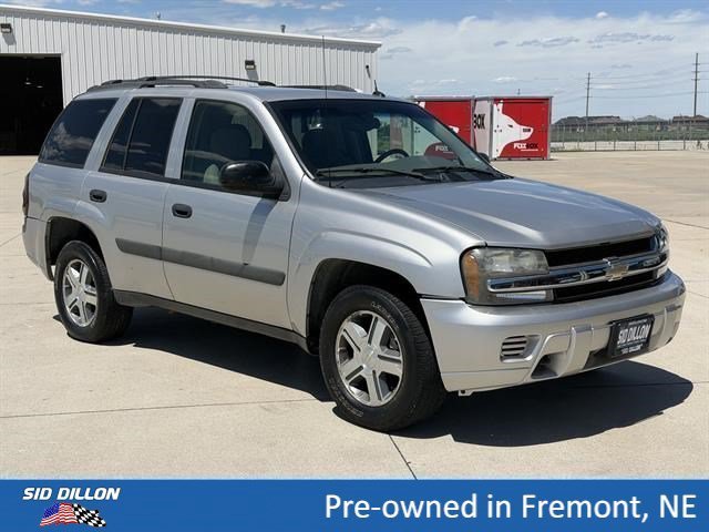 Used 2005 Silverstone Metallic Chevrolet LS image 9
