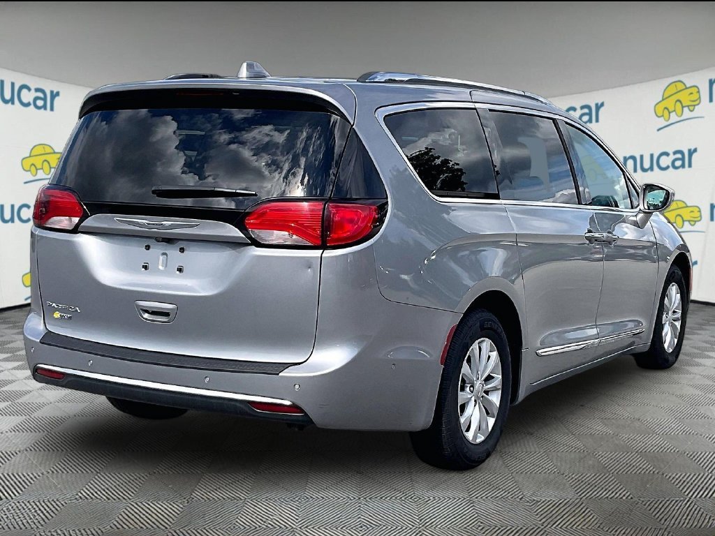 Used 2019 Billet Silver Metallic Clearcoat Chrysler Touring L image 6