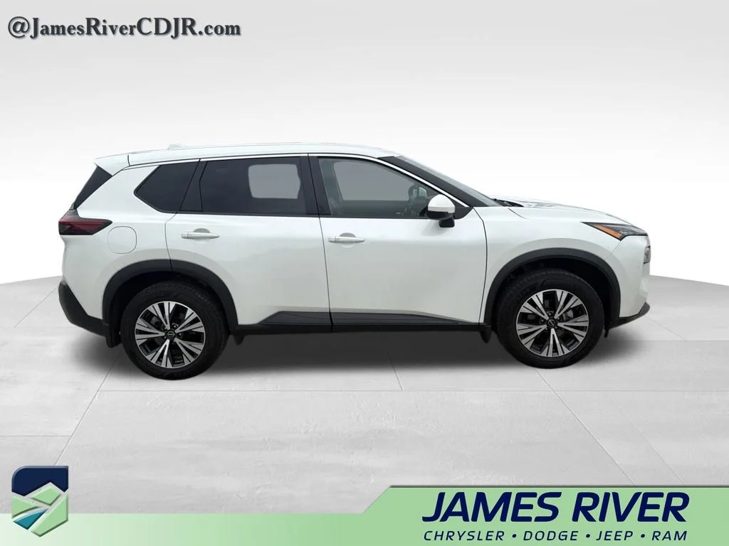 Used 2022 White Nissan SV image 5