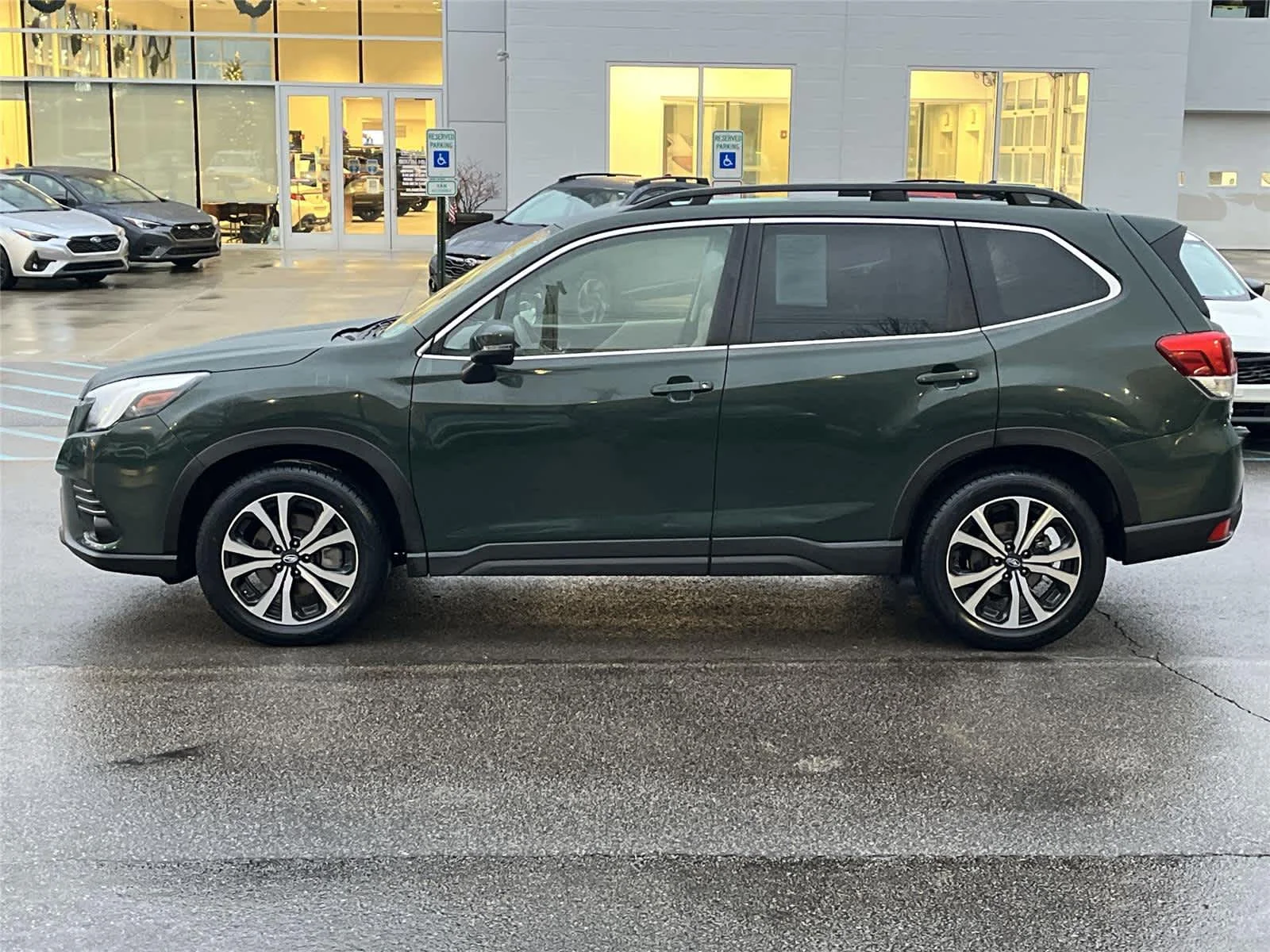 Certified Used 2023 Cascade Green Silica Subaru Limited image 2