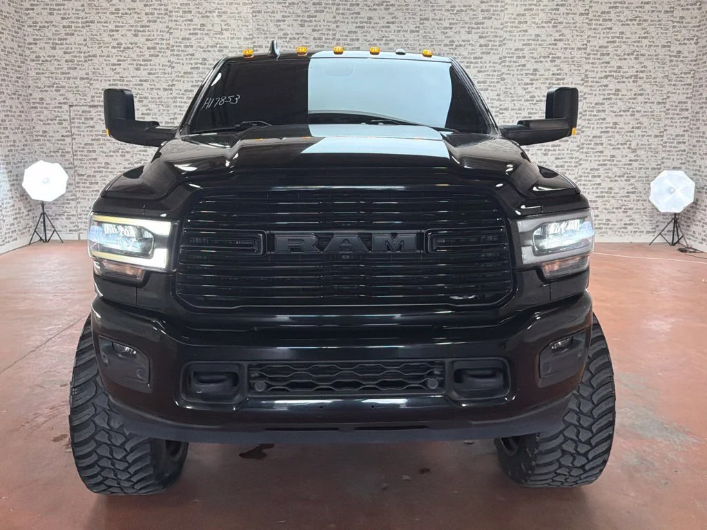 Used 2022 Diamond Black Crystal Pearlcoat Ram Laramie image 2