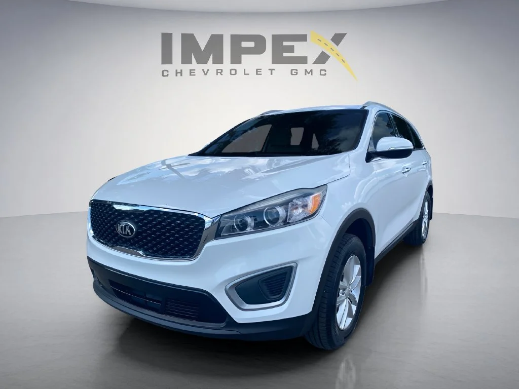 Used 2017 White Kia LX image 1