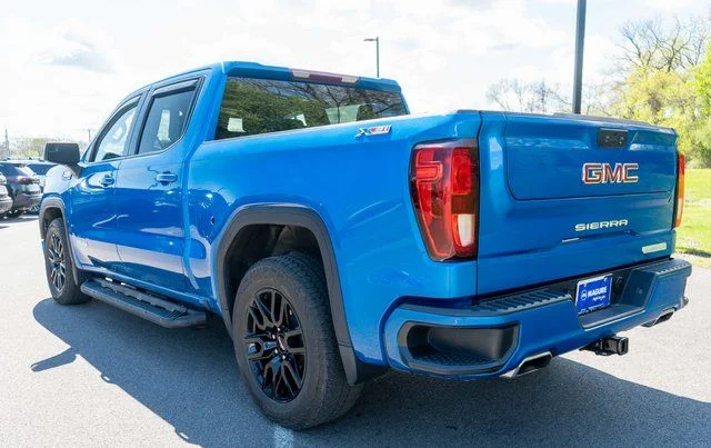 Used 2023 Blue GMC Elevation image 8