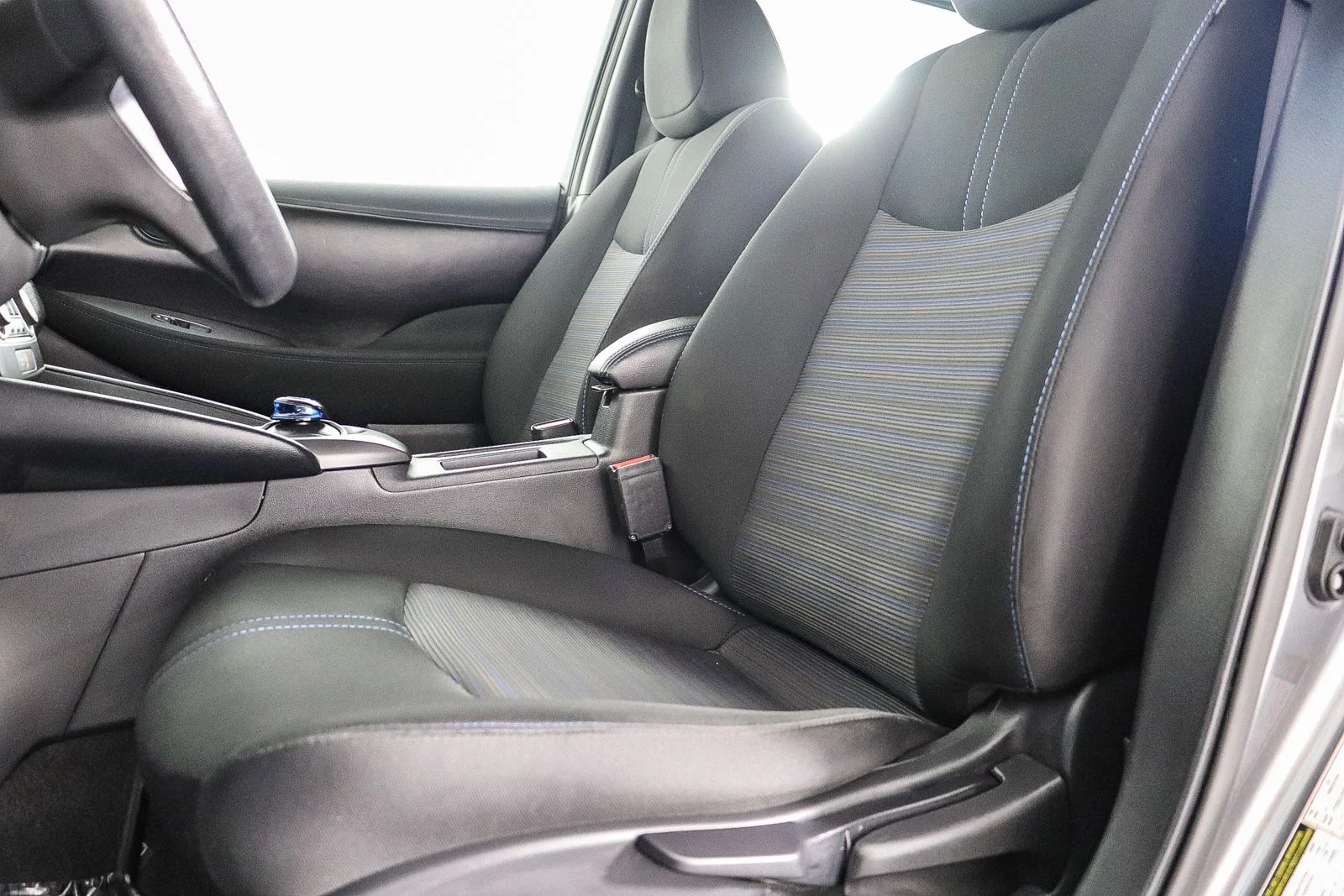 Used 2025 Gray Nissan S image 23