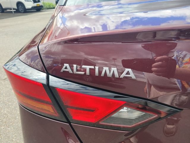 Used 2025 Red Nissan 2.5 SV image 10