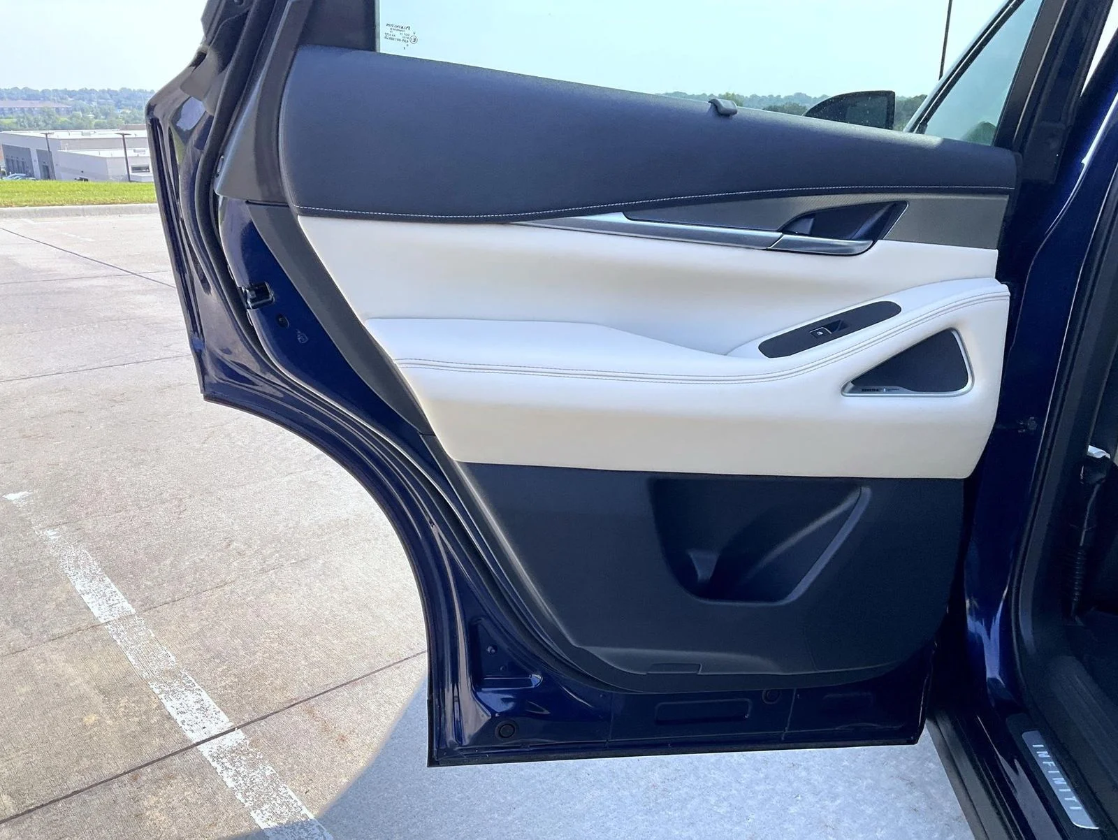 Used 2023 Blue INFINITI LUXE image 18