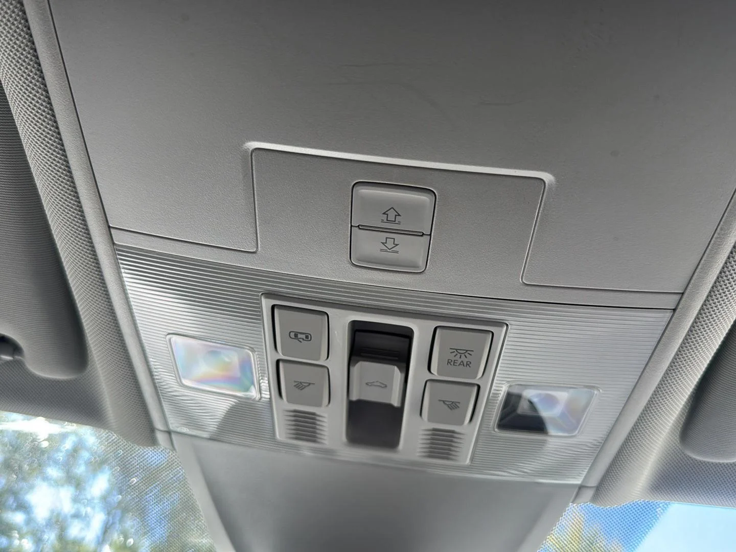 Used 2024 Pure White Volkswagen SE image 20