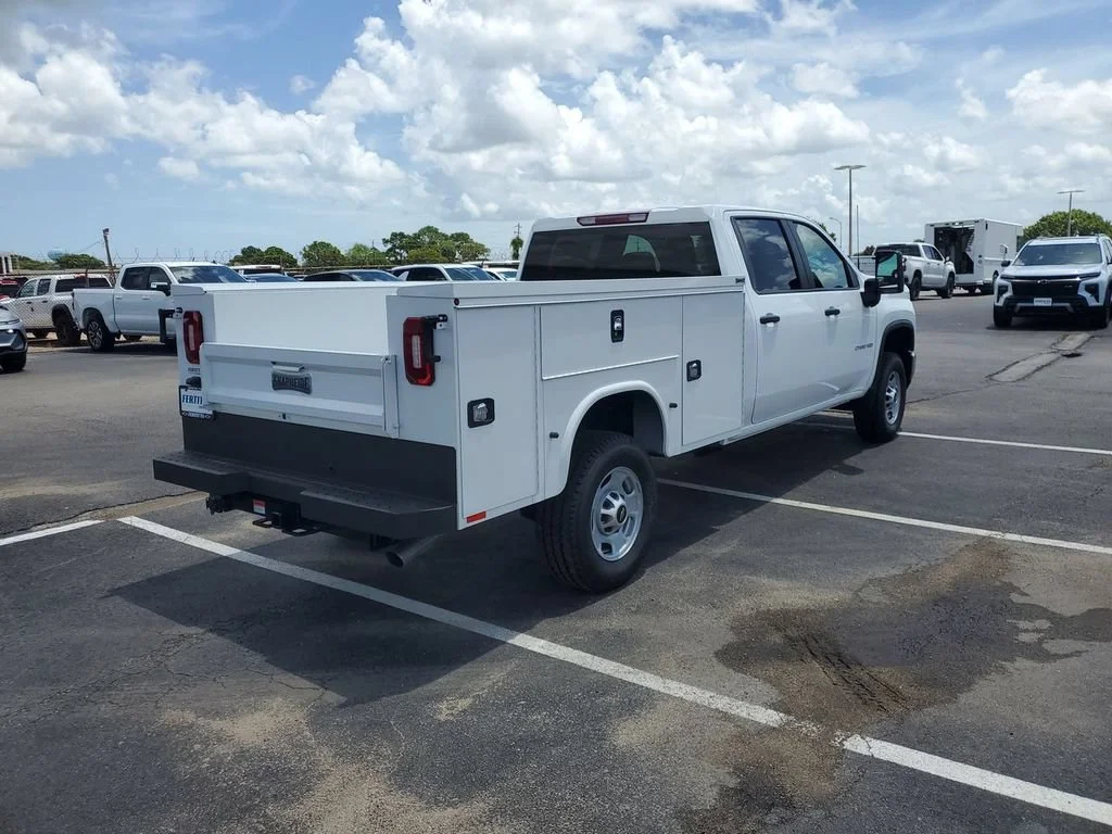 New 2026 Summit White Chevrolet WT image 11