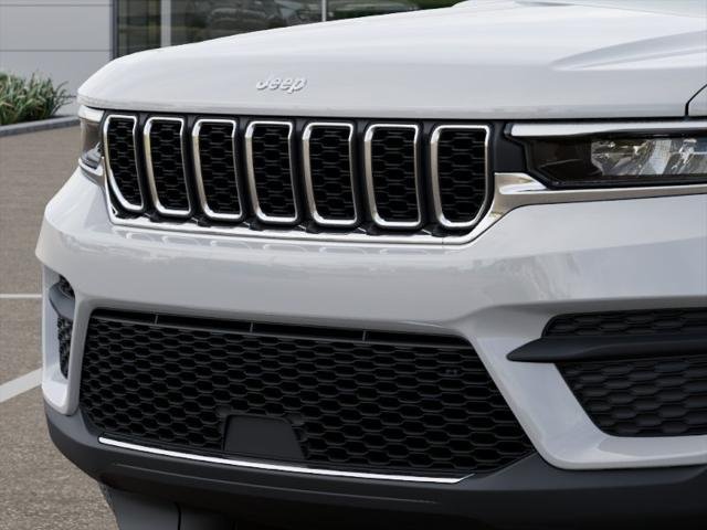 New 2026 Bright White Clear-Coat Exterior Paint Jeep Laredo 4x4 image 37