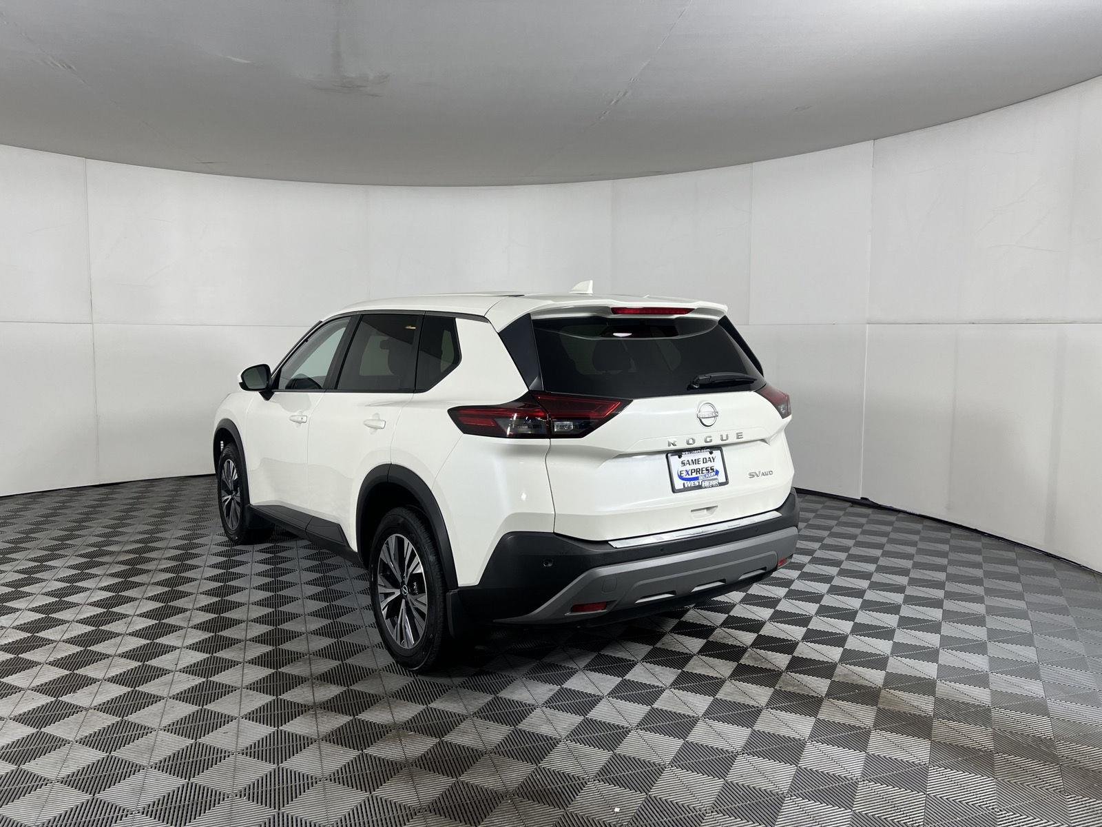 Used 2023 Pearl White Tricoat Nissan SV image 6