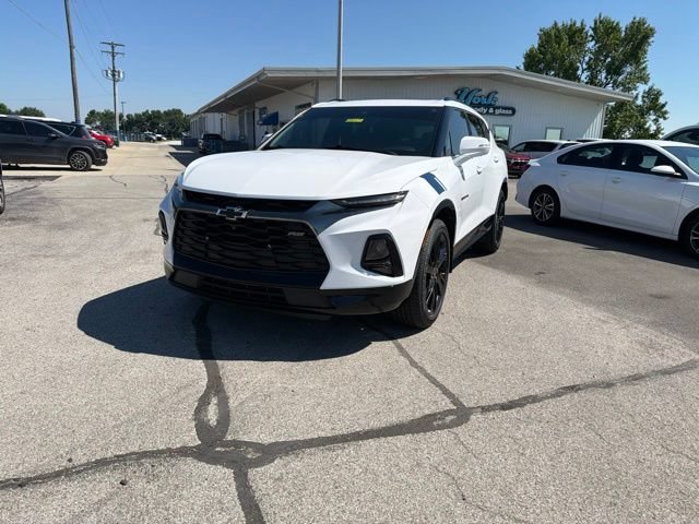 Used 2019 SUMMIT WHITE Chevrolet RS image 2