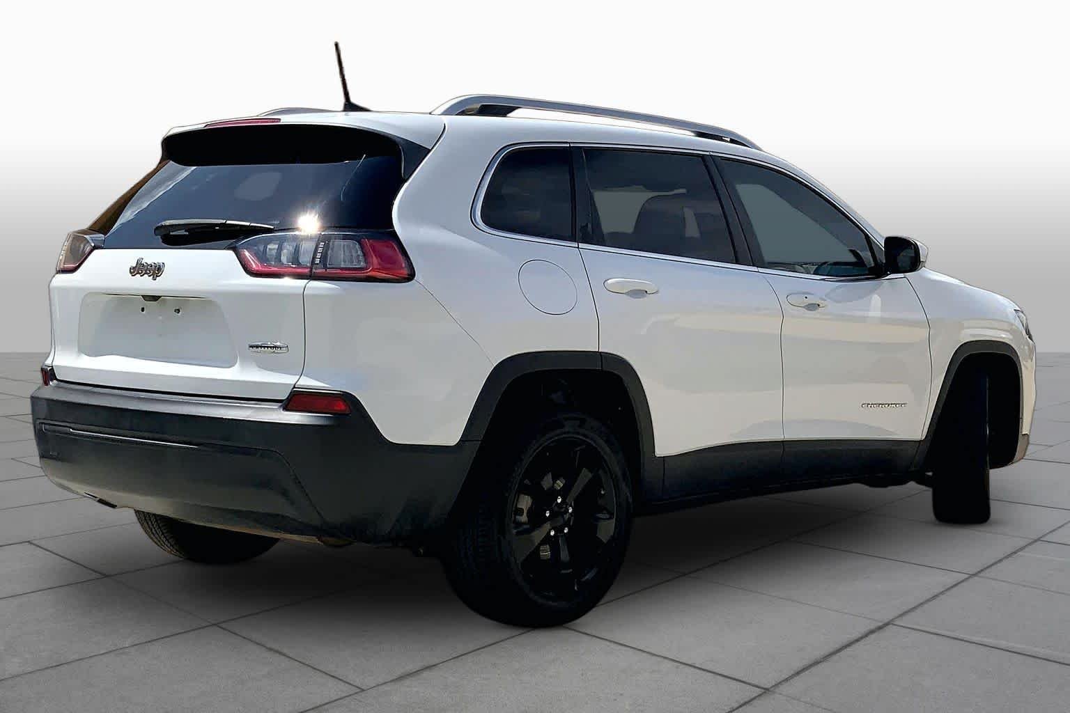 Used 2019 Bright White Clearcoat Jeep Latitude Plus image 13