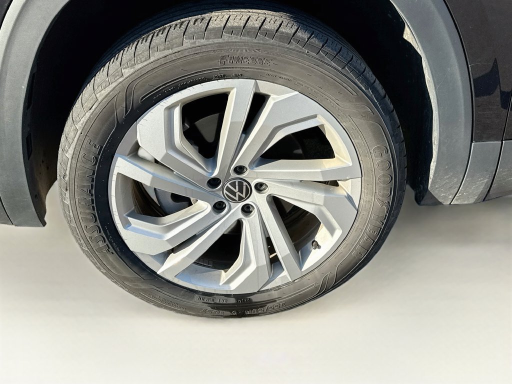 Used 2023  Volkswagen 3.6L V6 SE w/Technology image 34